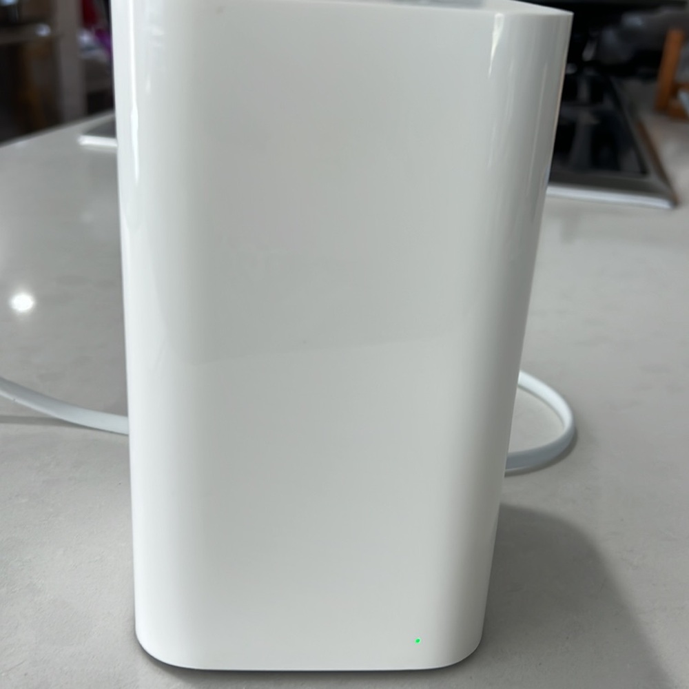 Apple AirPort Extreme Router - Picture 2 of 7